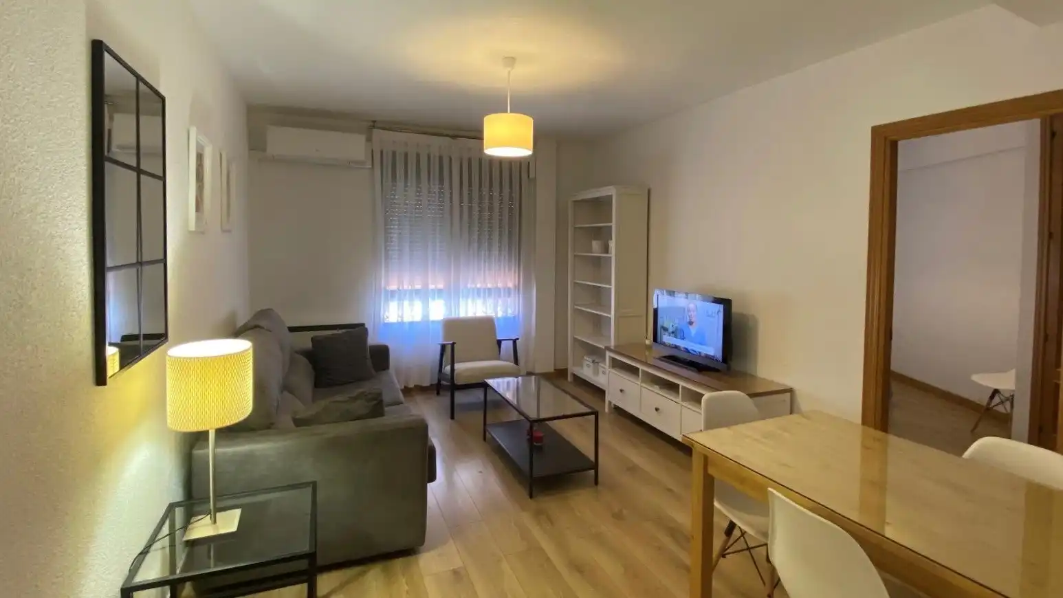 Sala d'estar de Apartament de lloguer en Alcalá de Henares amb Aire condicionat, Calefacció i Moblat