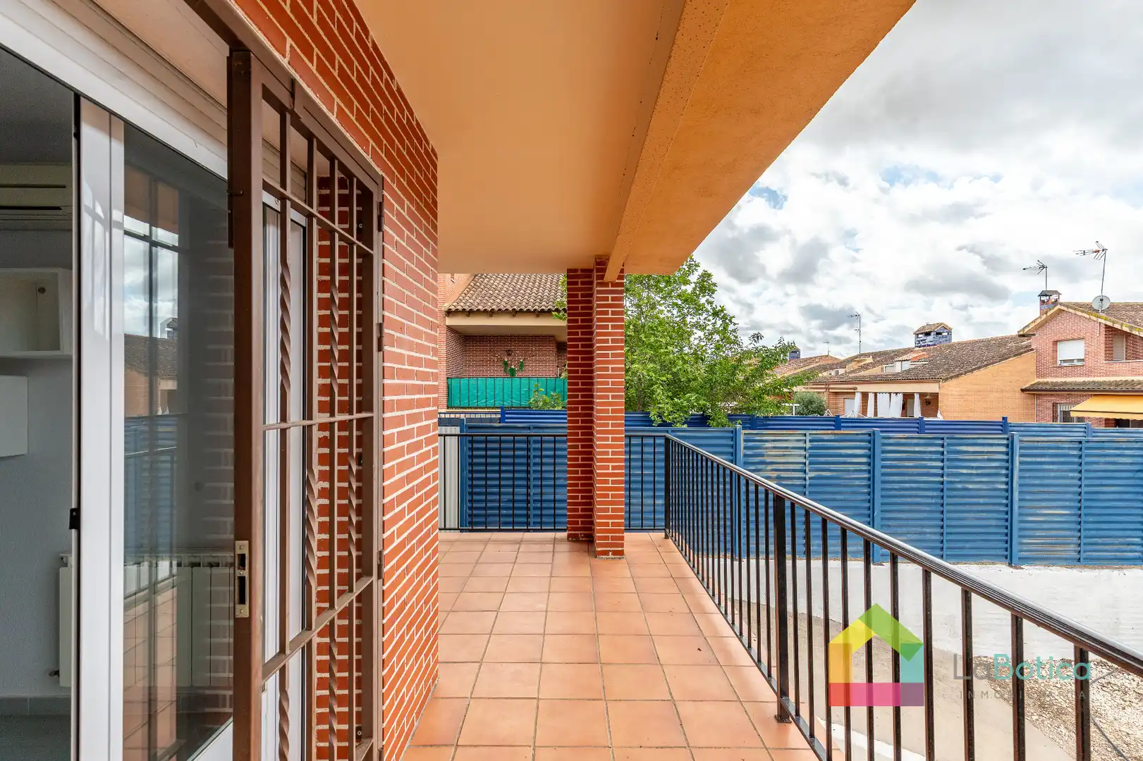 Terraza de Casa adosada en venta en Burguillos de Toledo con Calefacción, Jardín privado y Terraza