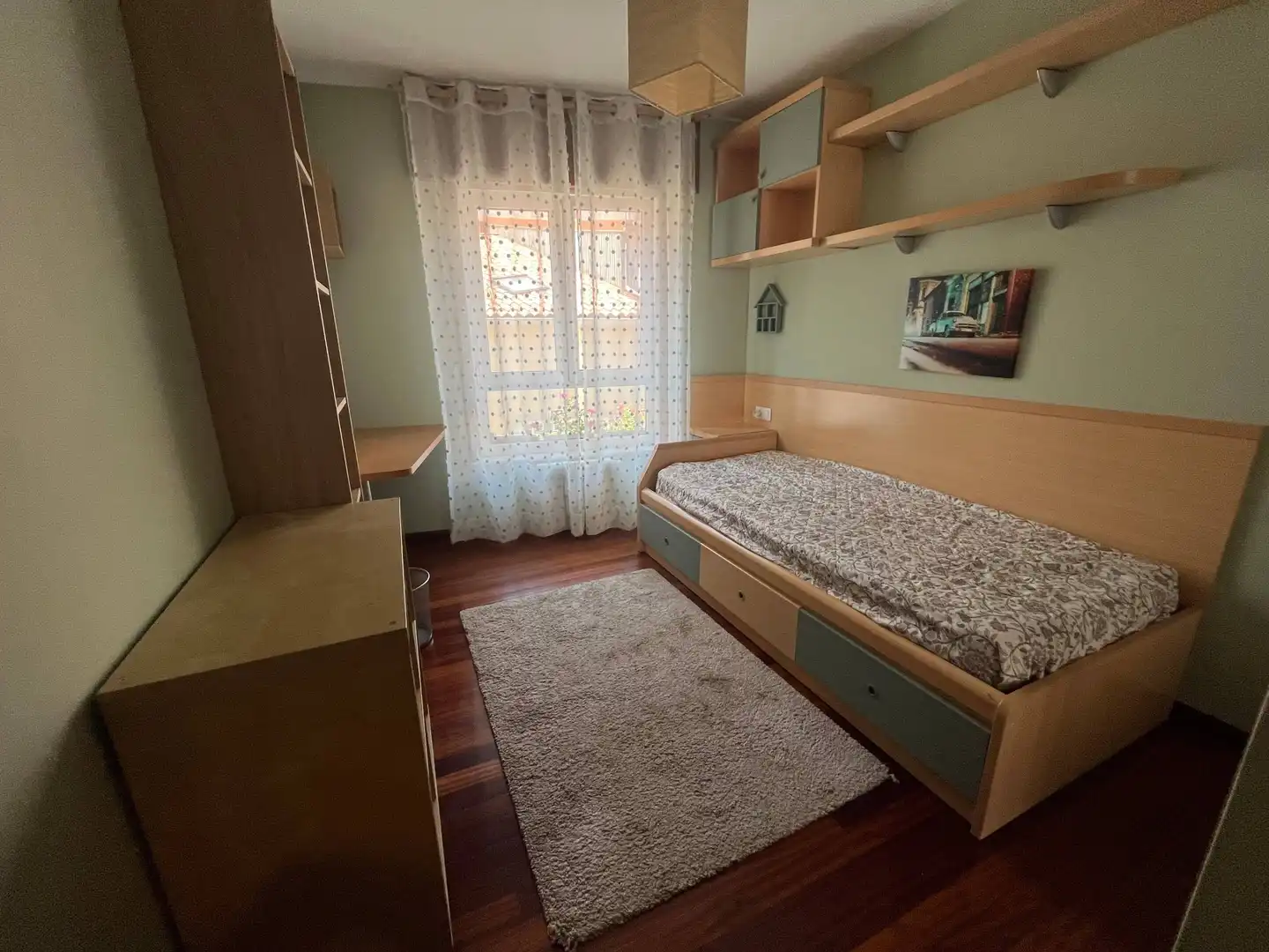 Schlafzimmer von Wohnung zur Miete in Santiago de Compostela  mit Heizung und Möbliert