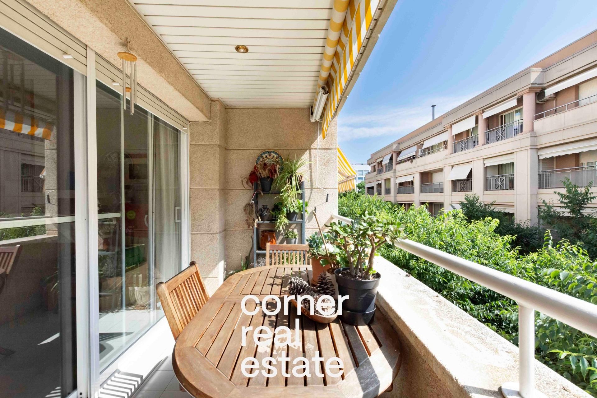 Exterior view of Flat for sale in Sant Cugat del Vallès  with Air Conditioner, Heating and Private garden