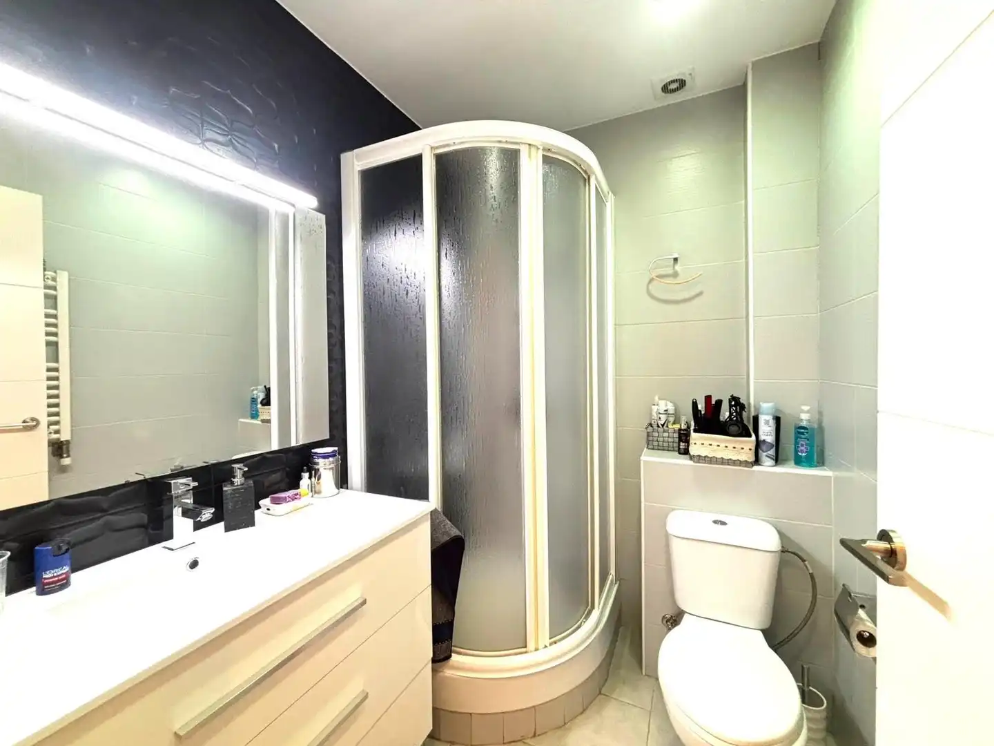 Baño de Piso en venta en Sabadell con Calefacción, Parquet y Terraza