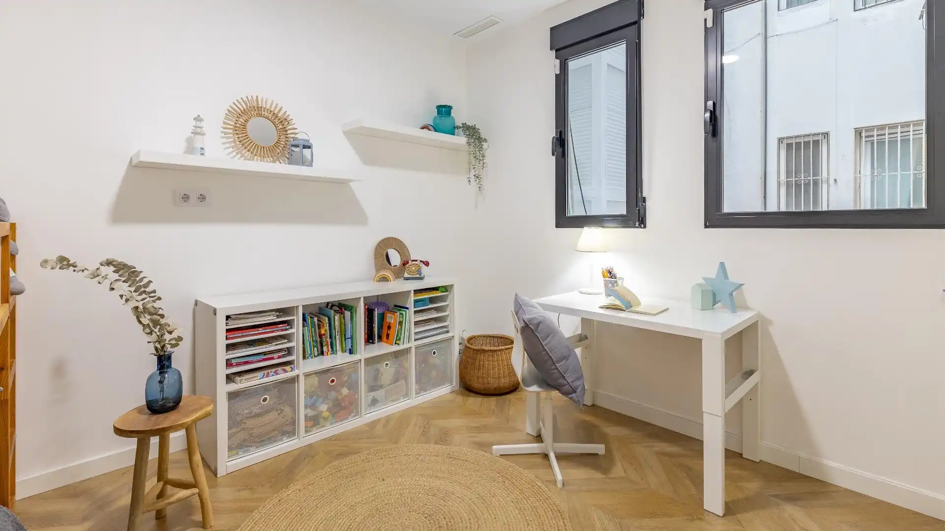 Bedroom of Flat for sale in  Valencia Capital  with Air Conditioner and Storage room