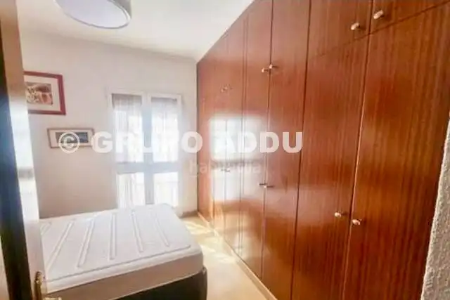 Habitación de Piso de alquiler en Sevilla con Aire acondicionado, Trastero y Amueblado