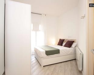 Bedroom of Flat to share in  Barcelona Capital  with Air Conditioner, Heating and Terrace