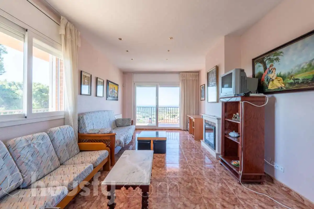 Sala de estar de Casa o chalet en venta en Cunit con Calefacción, Jardín privado y Terraza