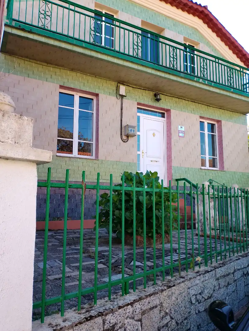 Vista exterior de Casa o xalet en venda en Ribeira amb Calefacció, Jardí privat i Terrassa