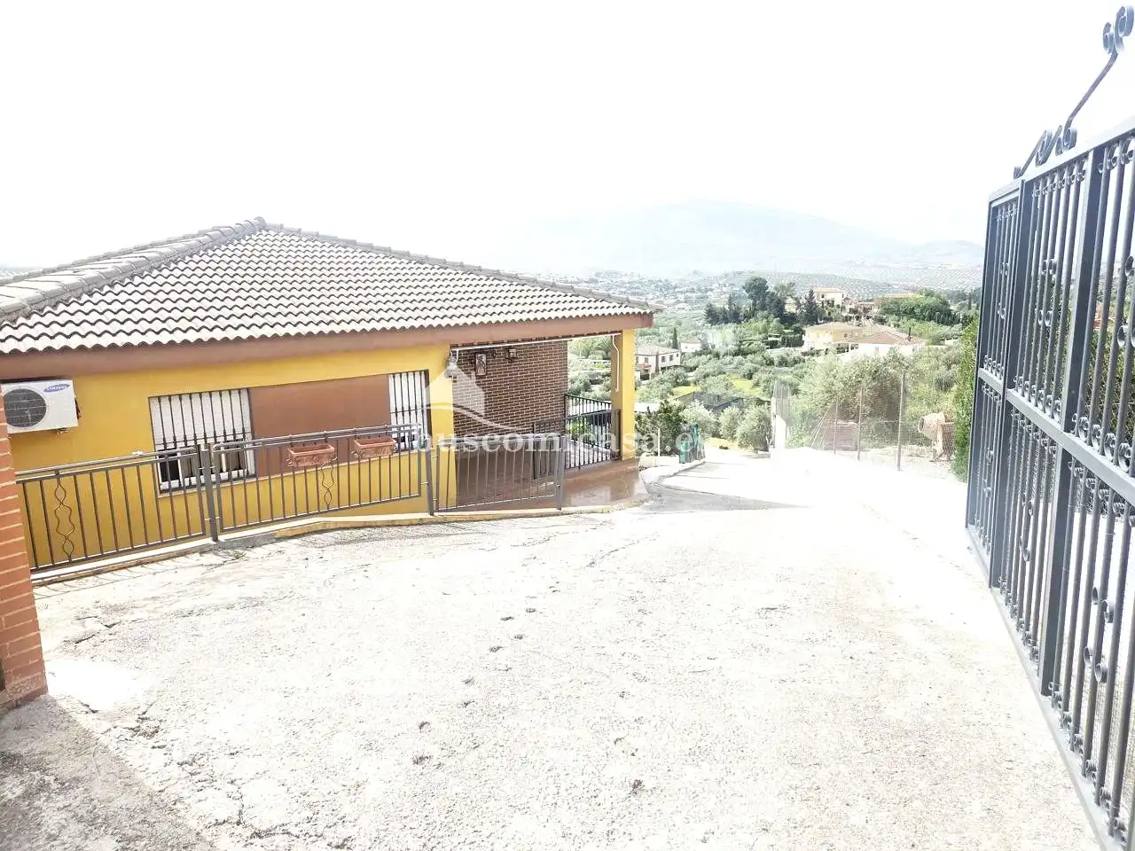 Vista exterior de Casa o xalet en venda en Jaén amb Aire condicionat, Calefacció i Jardí privat