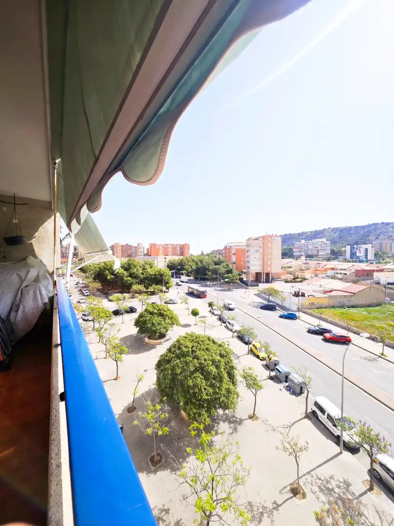 Vista exterior de Ático en venta en Alicante / Alacant con Aire acondicionado, Jardín privado y Parquet