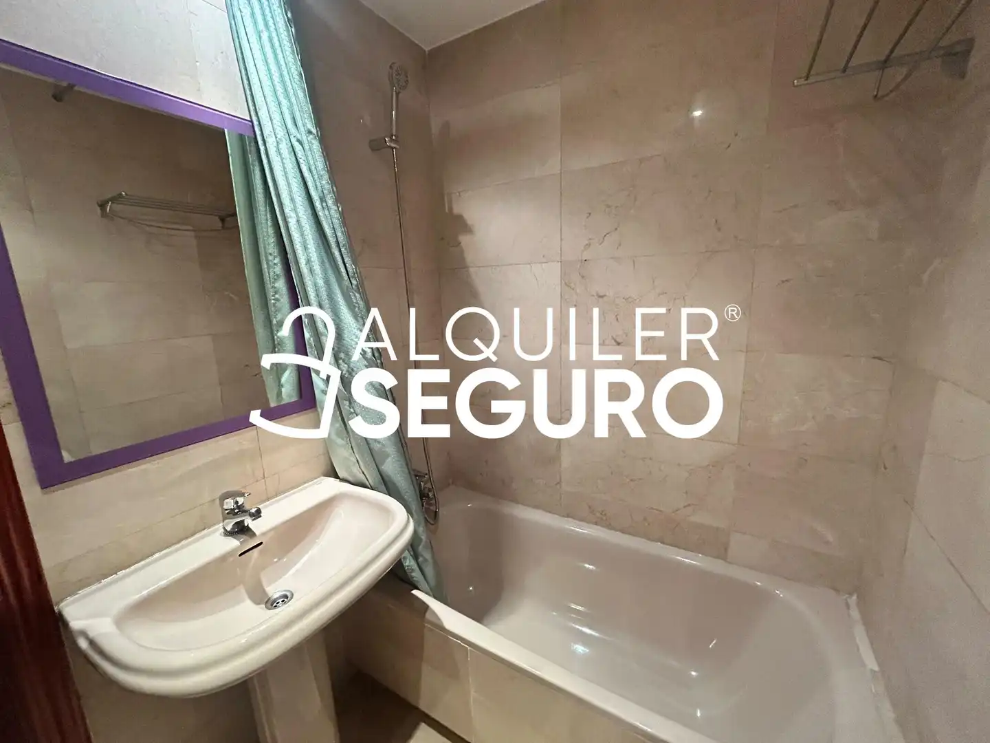 Baño de Piso de alquiler en Madrid con Aire acondicionado, Calefacción y Amueblado