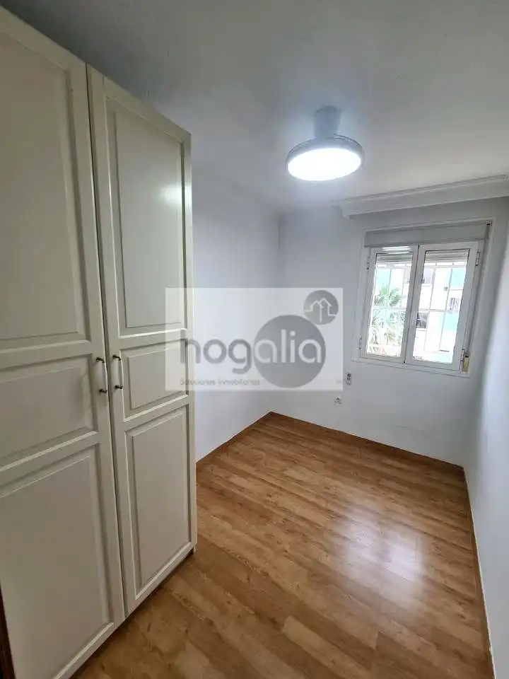 Dormitori de Pis de lloguer en  Sevilla Capital amb Aire condicionat i Terrassa