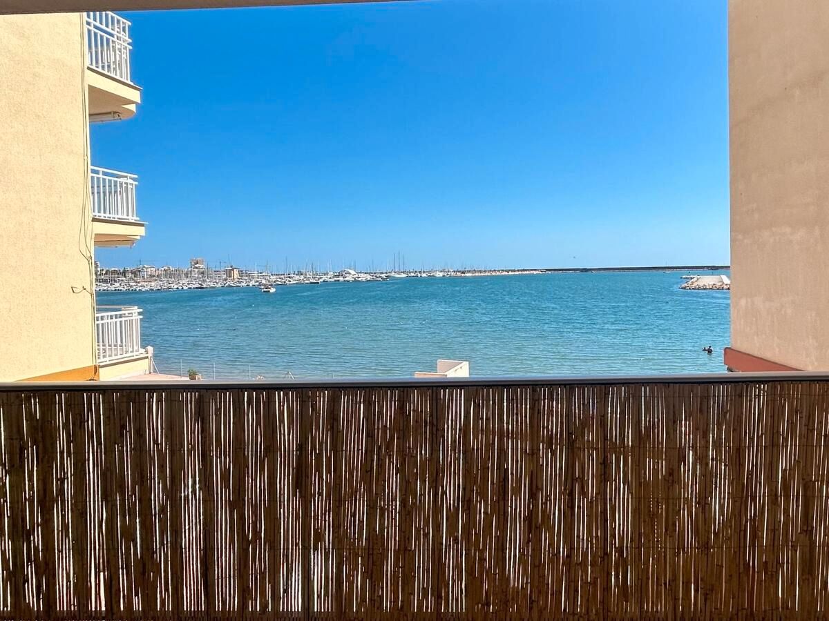 Vista exterior de Apartament en venda en Torrevieja amb Aire condicionat, Terrassa i Traster