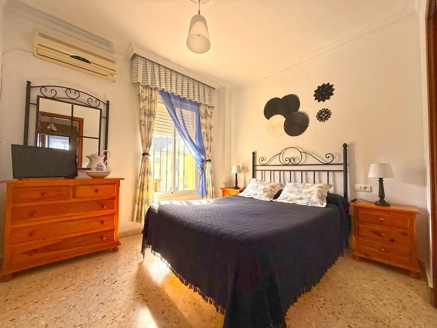 Habitación de Casa adosada en venta en Tomares con Jardín privado