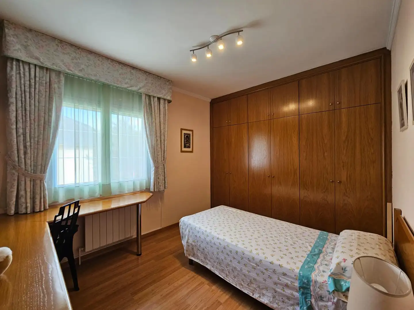 Habitación de Casa o chalet en venta en Canovelles