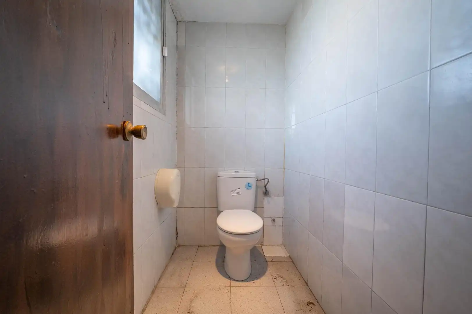 Badezimmer von Fabrikhallen zum Verkauf in Granada