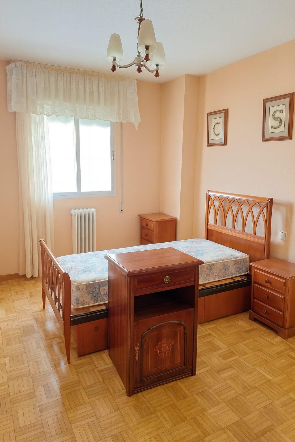 Habitación de Piso en venta en  Madrid Capital con Aire acondicionado, Calefacción y Jardín privado