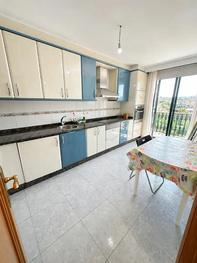 Cocina de Piso de alquiler en Ourense Capital  con Calefacción, Parquet y Trastero