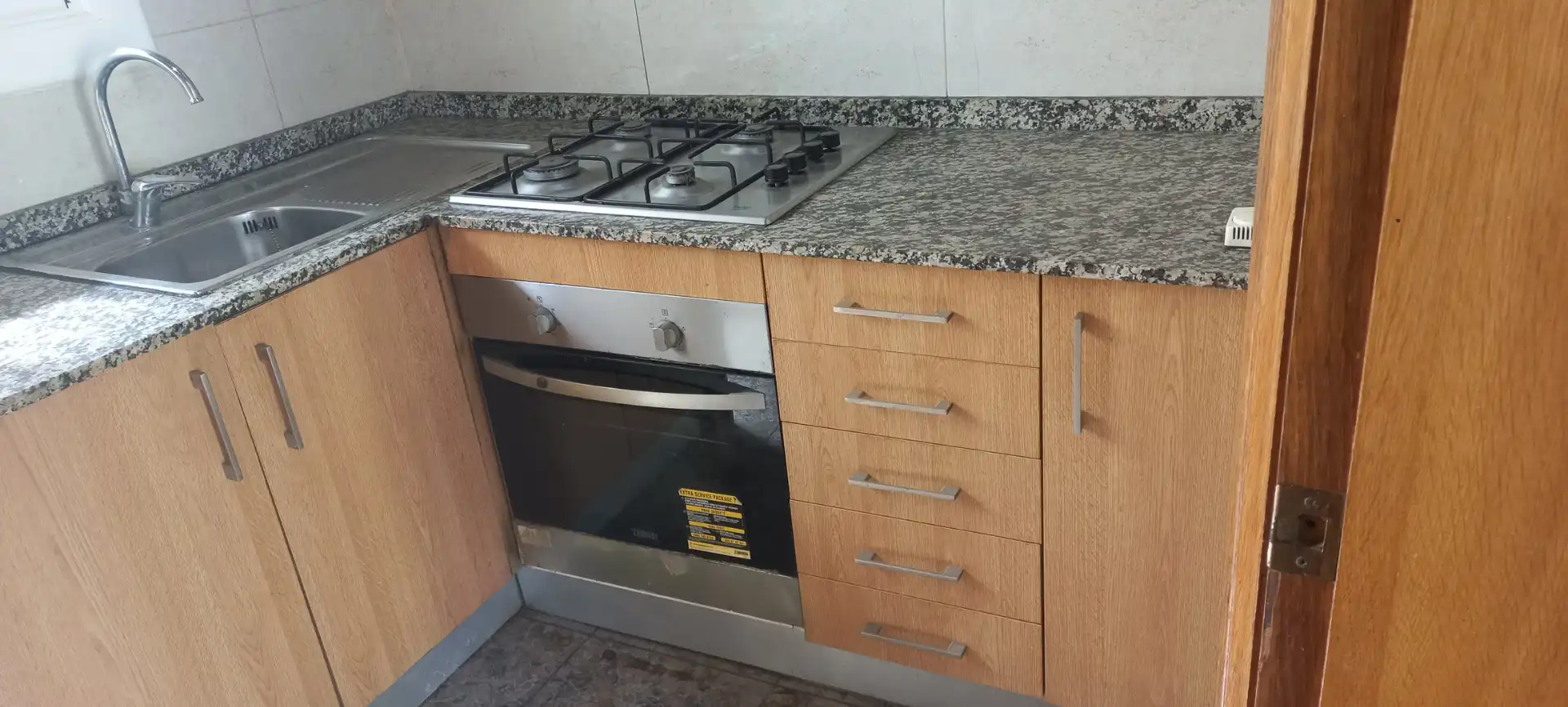 Cuina de Pis en venda en Terrassa amb Calefacció, Forn i Alarma