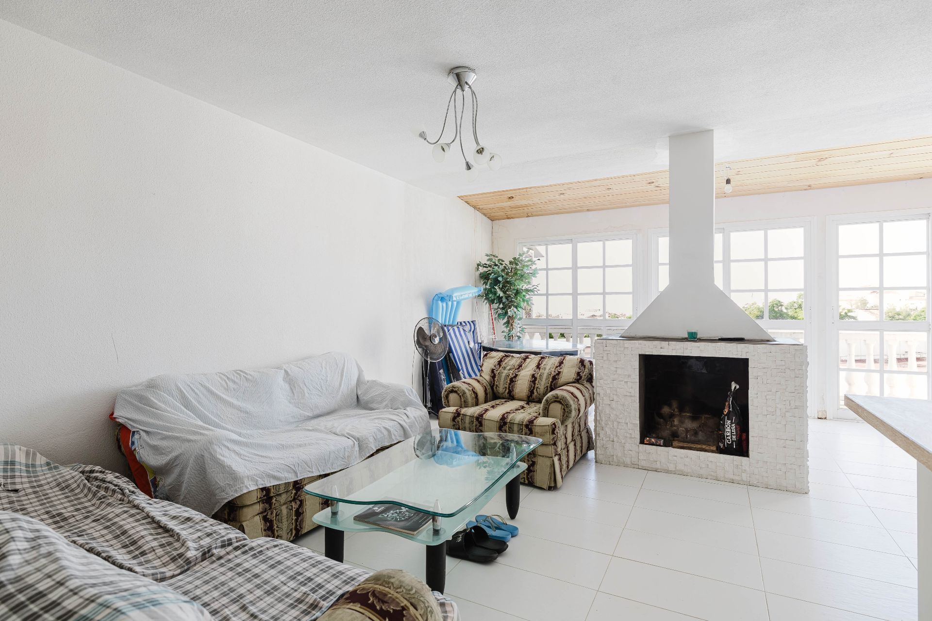 Sala d'estar de Casa o xalet en venda en Benalmádena amb Jardí privat