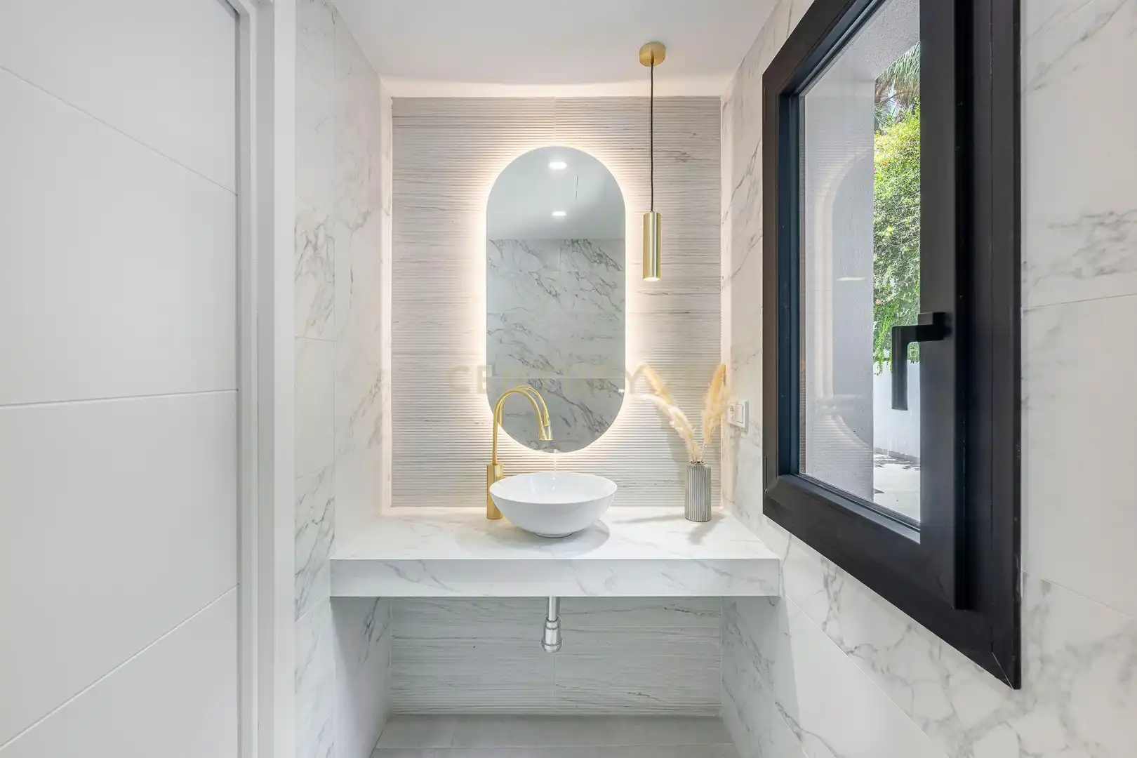 Badezimmer von Haus oder Chalet zum Verkauf in Marbella mit Klimaanlage, Privatgarten und Abstellraum