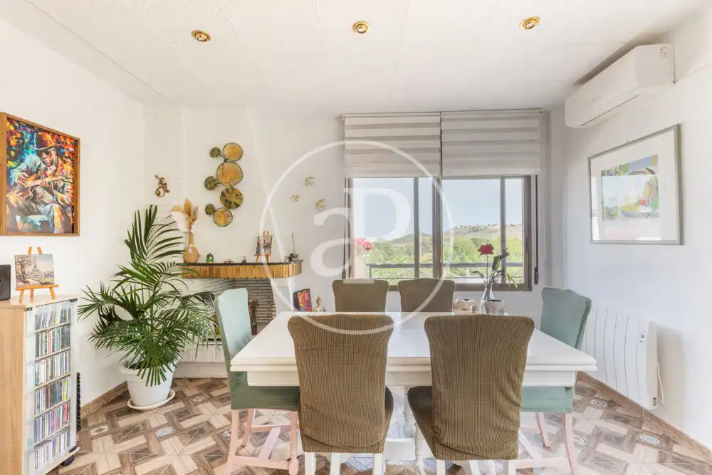 Comedor de Casa o chalet en venta en Chiva con Aire acondicionado, Calefacción y Jardín privado