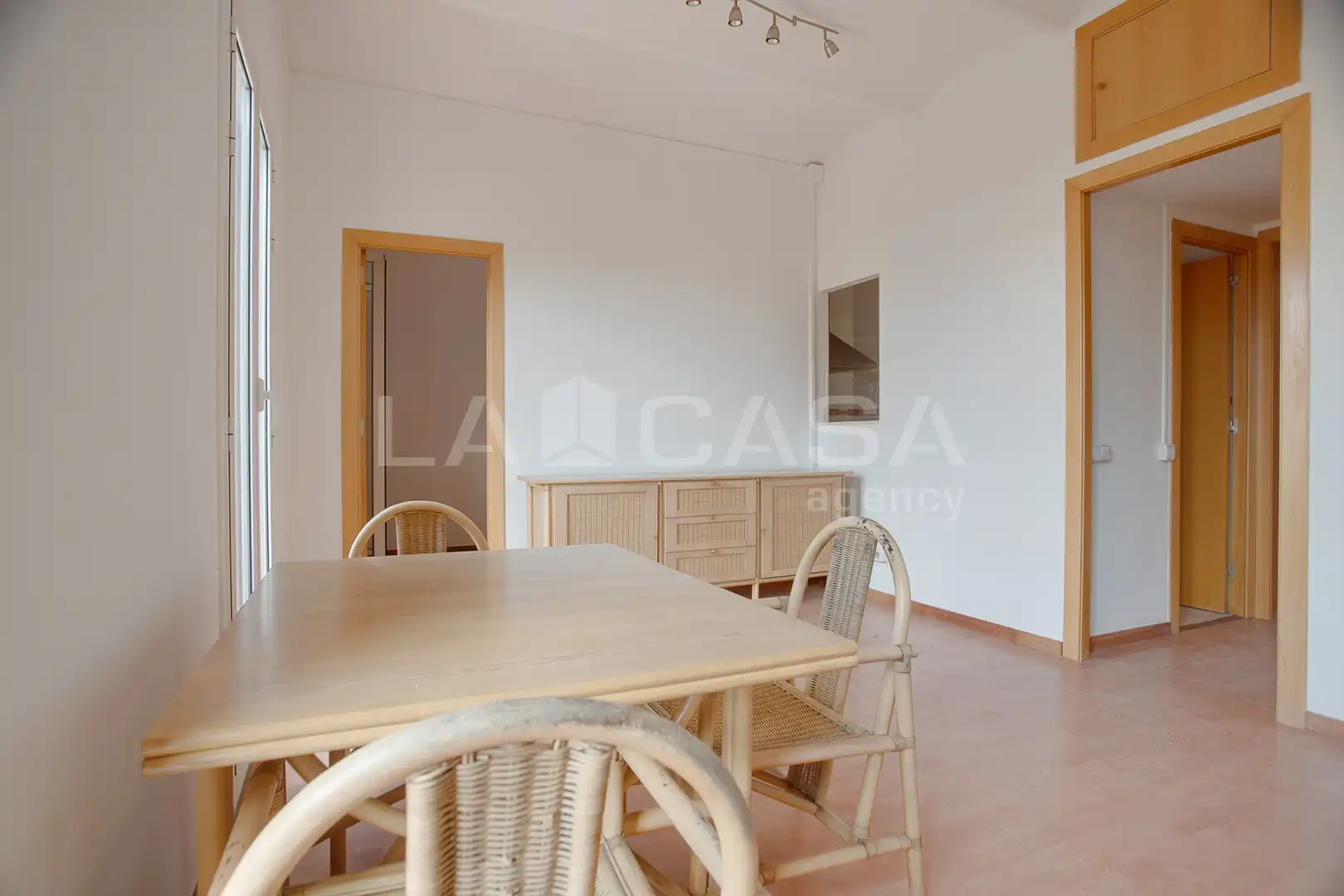 Schlafzimmer von Wohnung zum Verkauf in Barcelona mit Klimaanlage, Abstellraum und Ofen