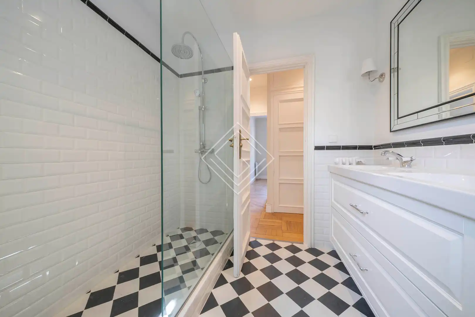 Bathroom of Flat for rent in Madrid  with Air Conditioner, Heating and Storage room