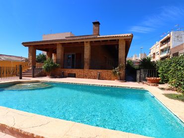 Villa mit Pool zum Verkauf in Formentera del Segura