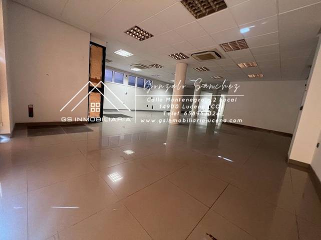 Local comercial en Alquiler en Centro