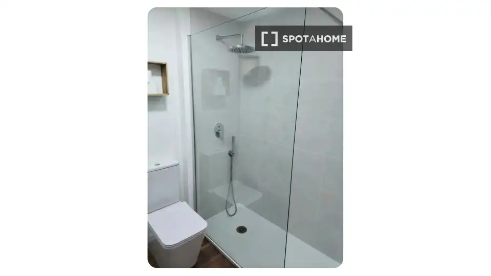 Bathroom of Flat for share in Alboraya  with Air Conditioner, Heating and Furnished