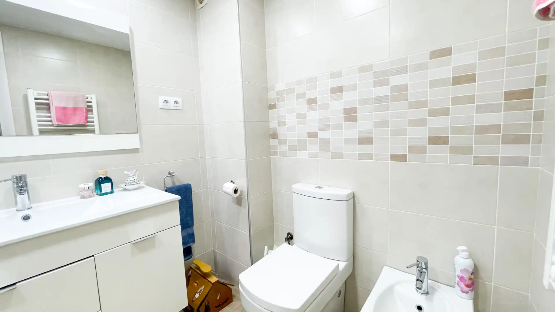Baño de Planta baja en venta en Ripollet con Aire acondicionado, Calefacción y Terraza