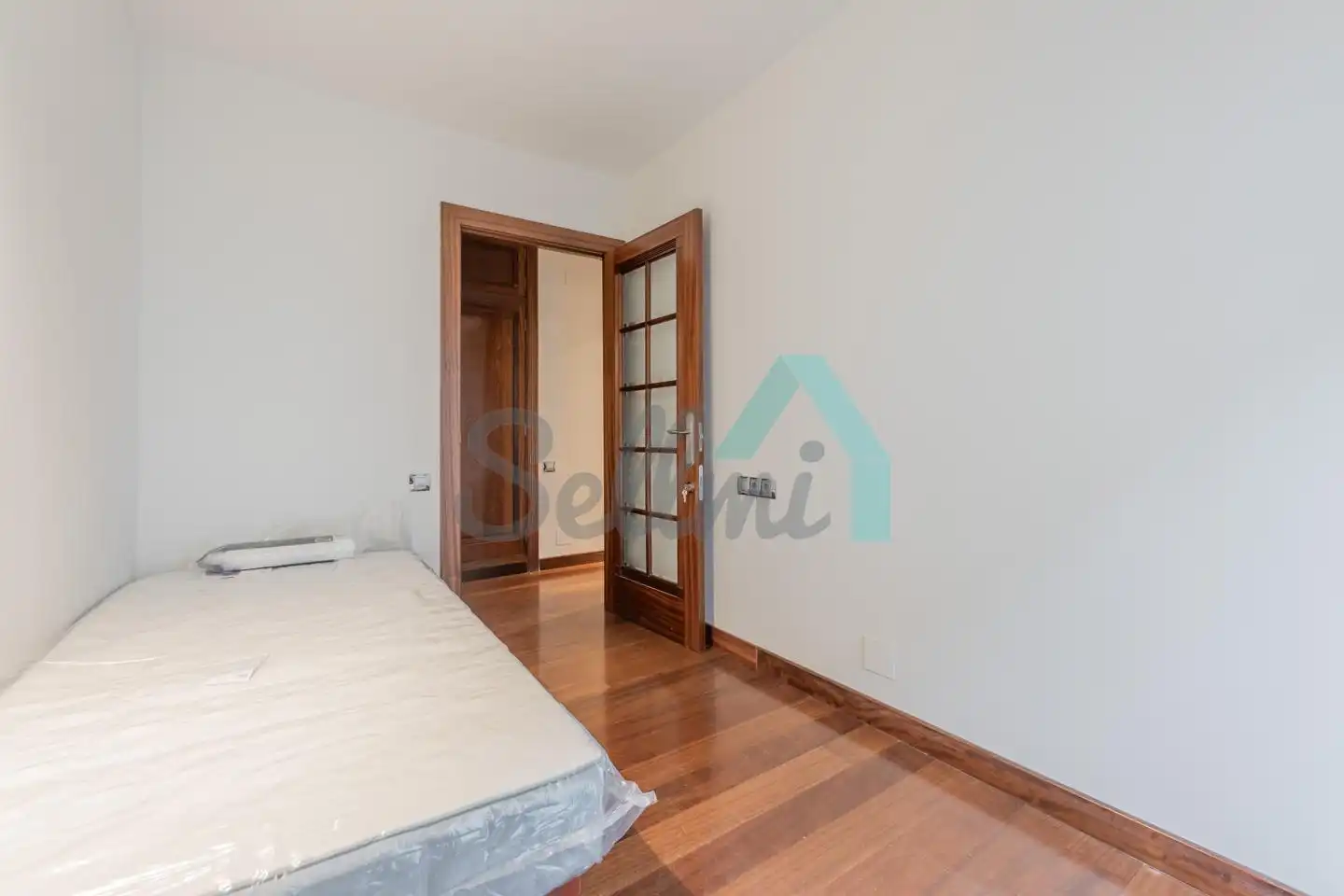 Schlafzimmer von Wohnung zur untervermieten in Oviedo  mit Heizung, Parkett und Möbliert
