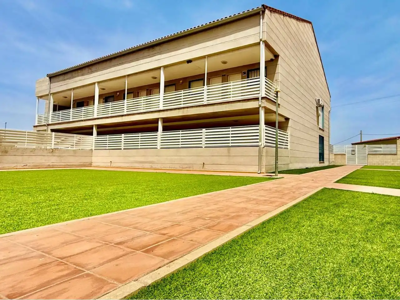 Vista exterior de Pis en venda en Almonacid de Toledo amb Aire condicionat, Calefacció i Jardí privat