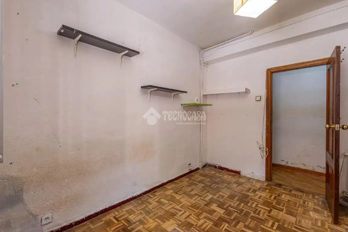 Piso en venta en Madrid con Calefacción y Trastero