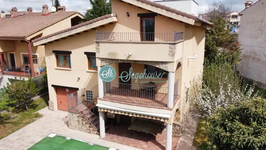 Vista exterior de Casa o chalet en venta en San Cristóbal de Segovia con Calefacción, Jardín privado y Terraza
