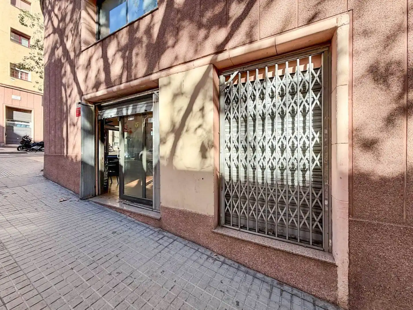 Exterior view of Commercial properties for sale in Barcelona  with Air Conditioner and Heating