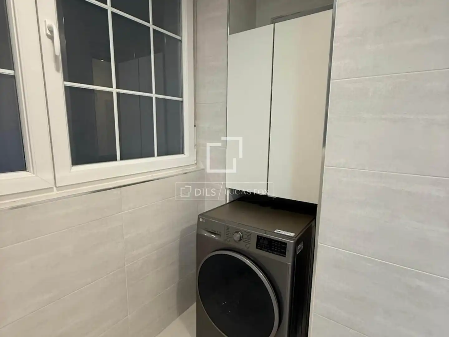 Bathroom of Flat for rent in Madrid  with Air Conditioner, Heating and Private garden