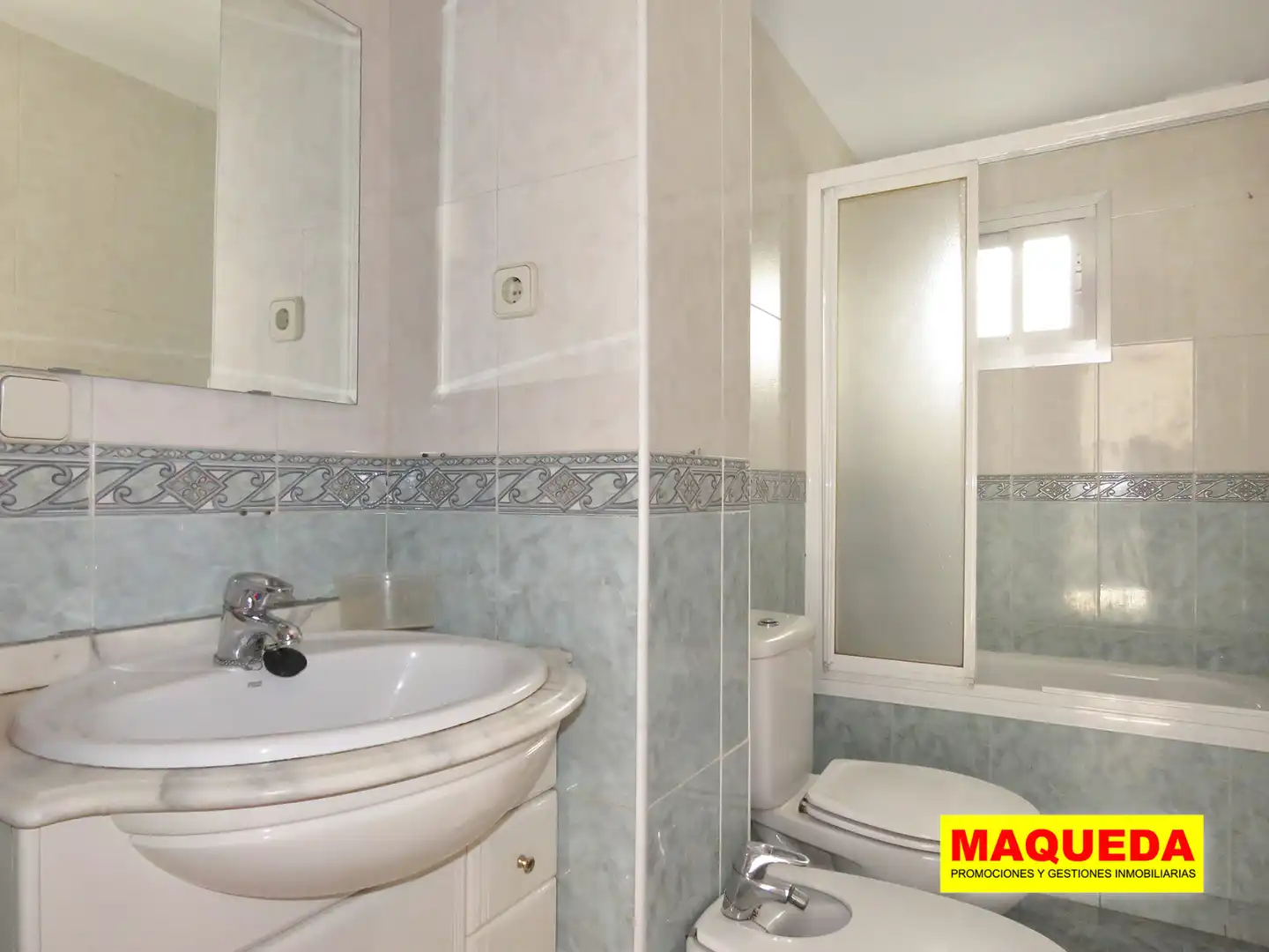 Bathroom of Flat for sale in Alcorcón  with Heating, Terrace and Oven