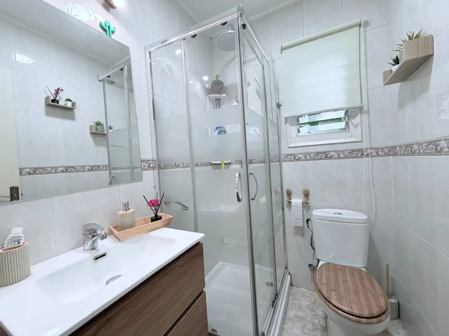 Badezimmer von Wohnung zum Verkauf in L'Hospitalet de Llobregat mit Parkett, Terrasse und Möbliert