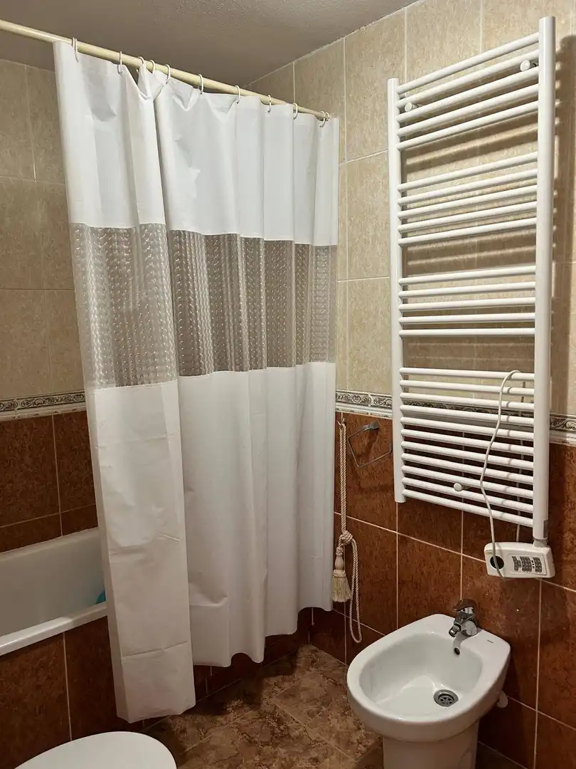 Badezimmer von Wohnung zum Verkauf in Torrevieja mit Klimaanlage, Heizung und Privatgarten