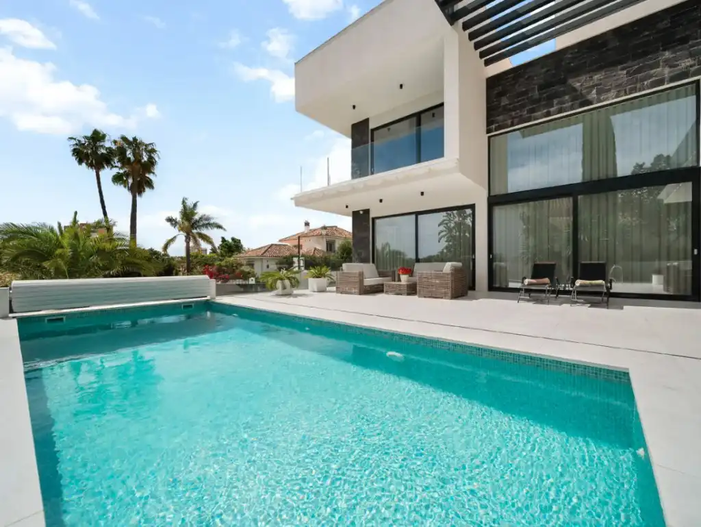 Chalet con piscina en venta en Elviria - Cabopino, imagen 3