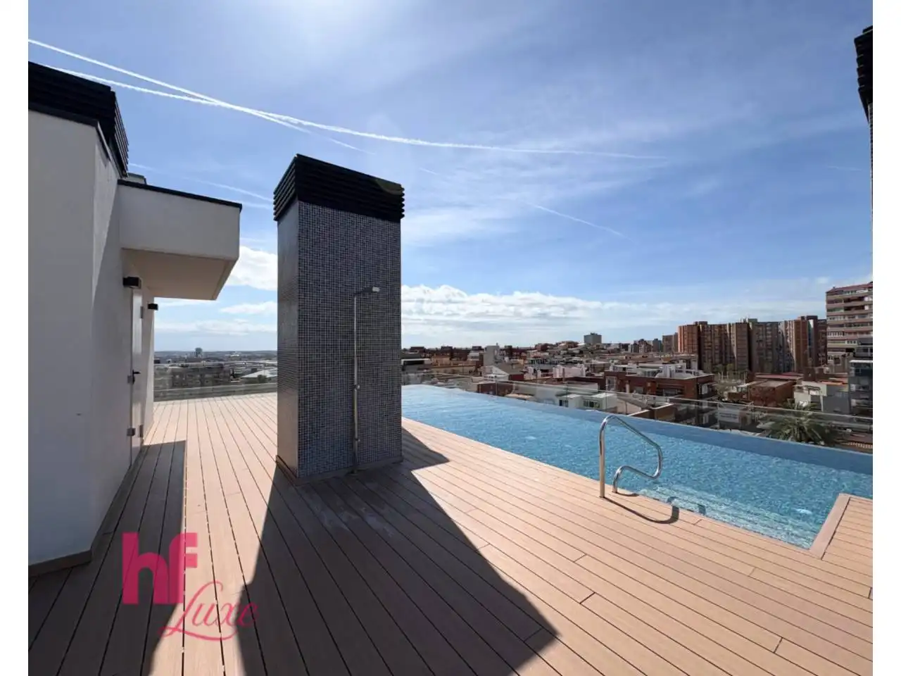Schwimmbecken von Wohnung zum Verkauf in L'Hospitalet de Llobregat mit Klimaanlage, Heizung und Terrasse
