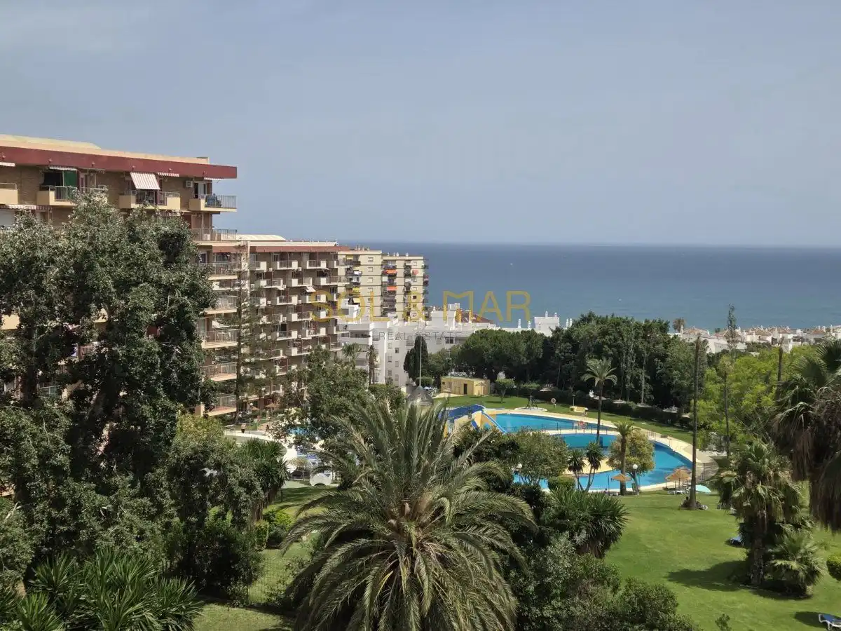Schlafzimmer von Wohnungen zur Miete in Benalmádena mit Klimaanlage und Terrasse
