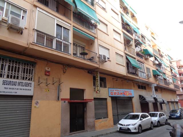 Local comercial en Venta en C/ Marta Barrie en Carolinas Altas