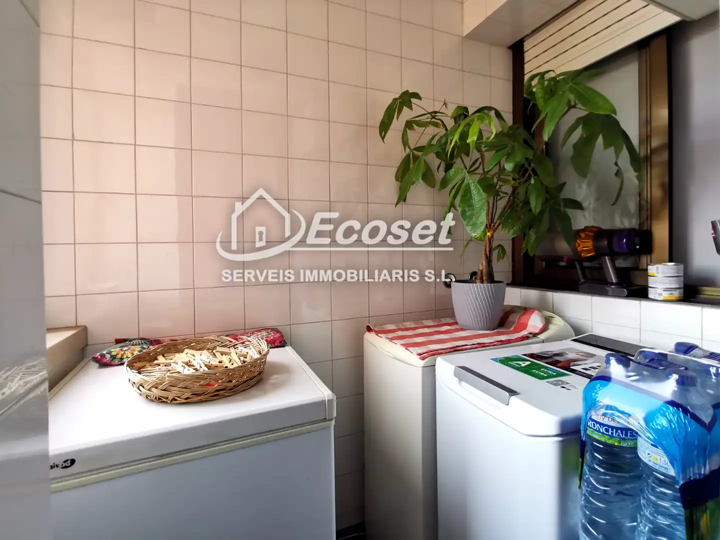 Maisonette zum Verkauf in Cornellà de Llobregat mit Klimaanlage, Parkett und Terrasse