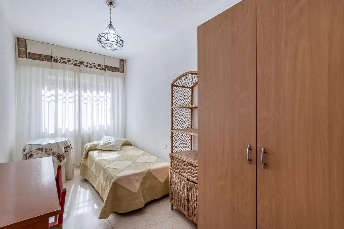 Habitación de Planta baja en venta en Granada con Amueblado