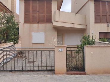 Reihenhaus mit Pool zum Verkauf in Calle carmen 46