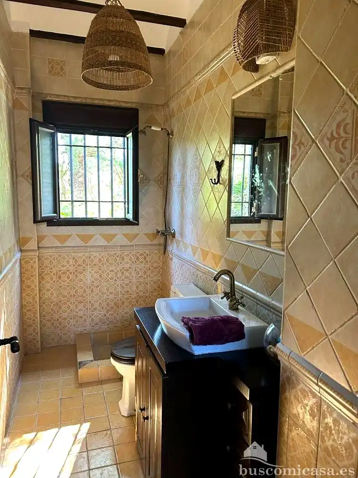 Bany de Casa adosada en venda en Linares amb Aire condicionat, Jardí privat i Terrassa