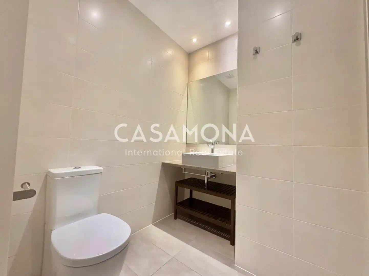 Bany de Apartament en venda en Barcelona amb Aire condicionat, Calefacció i Terrassa