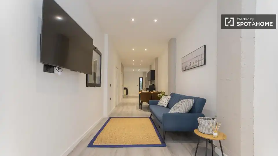 Flat for rent in Valencia  with Air Conditioner, Heating and Furnished