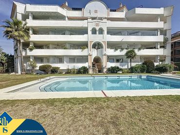 Apartamento con piscina en venta en Nueva Andalucía